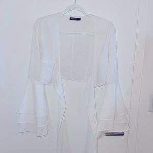 Cropped flare sleeve toe shirt